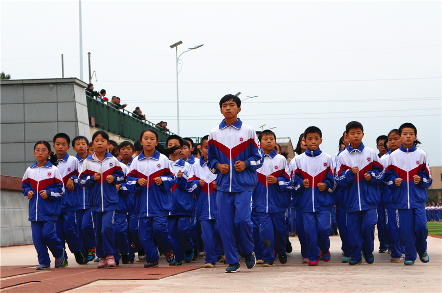 曾国藩学校6600余名师生舞动阳光大课间